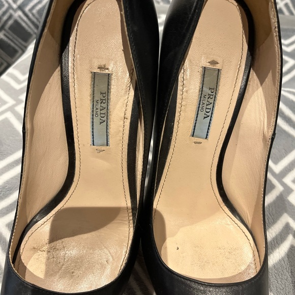 Black leather Prada Pumps - Picture 6 of 6